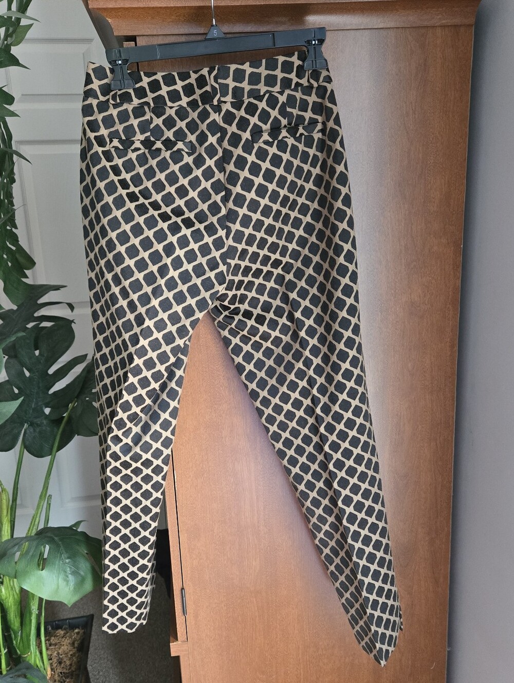 Banana Republic Black and Tan Geometric Cropped Pants - Picture 3 of 6
